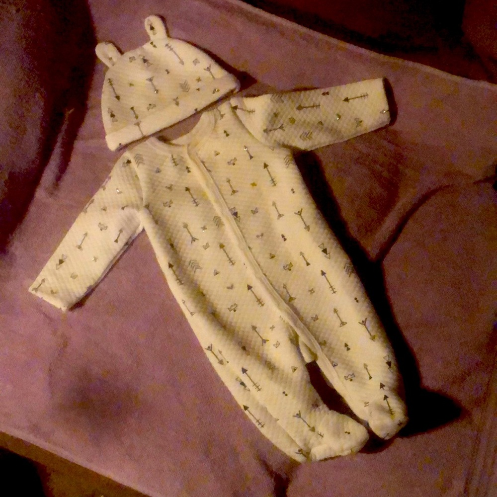 Baby outfit with matching hat
